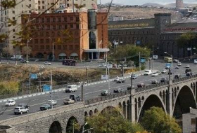 В Ереване мать убитого в Карабахе солдата пыталась броситься с моста «Победы»