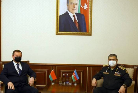 Министр обороны Азербайджана обсудил с послом Беларуси перспективы развития военного сотрудничества