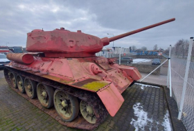Житель Чехии предъявил полиции розовый танк - ФОТО