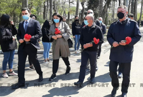Члены Сената Италии посетили в Гяндже территорию, подвергшуюся обстрелу со стороны Армении