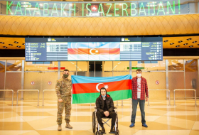 Двое участников Отечественной войны Азербайджана вернулись на родину после лечения в Турции - ФОТО