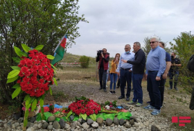 Российские депутаты и эксперты посетили могилу национального героя Аллахверди Багирова
