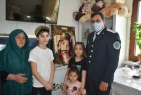 Сотрудники Государственной миграционной службы посетили семью женщины-шехида