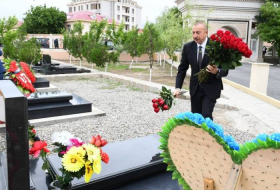 Президент Ильхам Алиев посетил могилы шехидов Отечественной войны на Нахчыванском городском кладбище - ФОТО