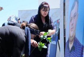 Увековечена память азербайджанских журналистов, ставших шехидами в результате подрыва на мине в Кельбаджаре - ФОТО