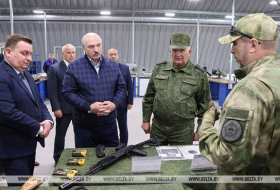 Лукашенко показали белорусские пистолеты и автоматы