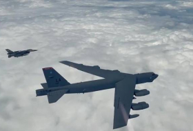 Турецкие истребители F-16 сопроводили американский самолет B-52