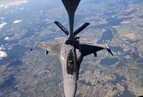 Самолет ВВС Турции дозаправил 10 самолетов F-16 в небе над Польшей - ВИДЕО