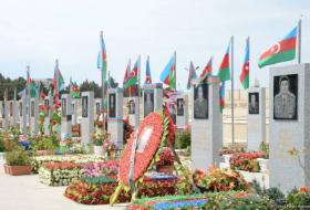 В Баку чтят память генерал-майора Полада Гашимова и полковника Ильгара Мирзоева - ФОТО