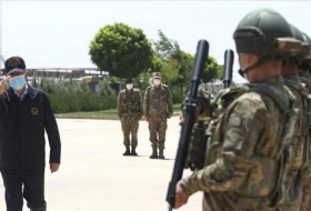 Глава Минобороны Турции прибыл на границу с Сирией