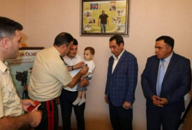 Медаль шехида-журналиста Сираджа Абышова вручена его сыну - ФОТО