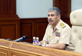 Министр обороны Азербайджана провел служебное совещание