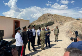 Генпрокурор Азербайджана посетил воинскую часть в Нахчыване - Фото