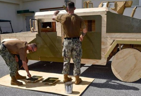 В США стали создавать деревянные копии военной техники