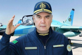 Президент Туркменистана сел за штурвал военного истребителя