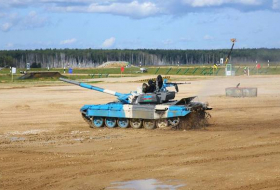 Азербайджанские военные приступили к первому заезду в конкурсе «Танковый биатлон»