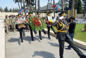 В Баку почтили память шехида капитана Гамидаги Гусейнзаде - Фото