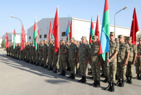 По случаю 103-й годовщины освобождения Баку от оккупации в Пирекешкюле проходит шествие военных