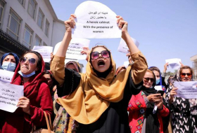 Талибы разгоняли акцию женщин в Кабуле - Видео