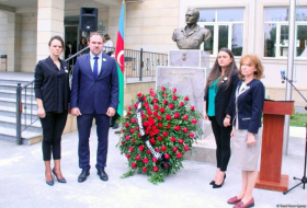 В бакинской школе состоялось торжественное открытие бюста Национального героя Азербайджана Юрия Ковалева