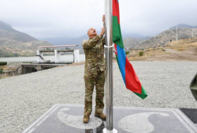Ильхам Алиев поднял флаг Азербайджана в поселке Суговушан Тертерского района