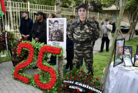 В Хатаинском районе открыта мемориальная доска памяти шехида Отечественной войны - Фото