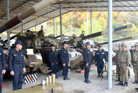 Министр обороны Азербайджана посетил воинские части в Кяльбаджарском и Лачинском районах - Видео