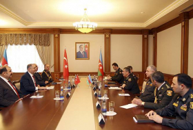 Закир Гасанов принял делегацию Национального университета обороны Турции