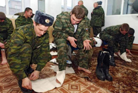 NI: Вместо носков русским солдатам вплоть до недавнего времени выдавали куски ткани, которые они и наматывали на ноги