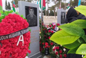 На Второй Аллее почетного захоронения почтена память шехида полковника-лейтенанта Рашада Гулиева