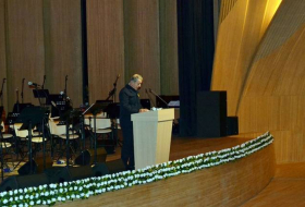 Хулуси Акар поздравил азербайджанский народ по случаю Дня Победы