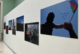 В Москве открылась фотовыставка, посвященная Дню Победы и Дню Государственного флага Азербайджана