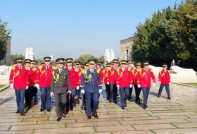 Военный оркестр Азербайджанского высшего военного училища имени Гейдара Алиева вернулся в Баку - Фото