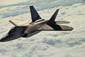 У американского истребителя F-22 Raptor появилось «зеркальное» покрытие