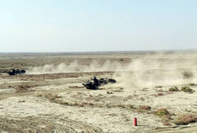 В Азербайджанской Армии проводятся состязания экипажей боевых машин - Видео