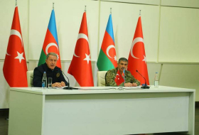 Министры обороны Азербайджана и Турции провели совместную пресс-конференцию - Фото/Видео