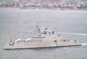 Новейший эсминец США добрался до залива Сан-Диего проржавевшим