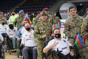 В Баку прошел парад с участием ветеранов Карабахской войны - определены победители SeniCup 