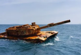 Танк-призрак обнаружили и доставили на одну из баз ВМС Индонезии