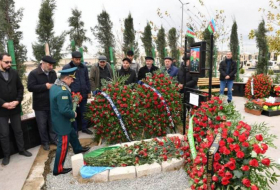 Начальник ГПС посетил могилы военнослужащих, погибших при крушении вертолета – Фото