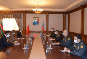 Министр обороны Азербайджана встретился с главнокомандующим Силами обороны Бахрейна