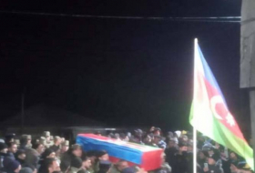 Шехид Асиф Алиев предан земле - Фото