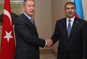 Министры обороны Азербайджана и Турции провели телефонный разговор