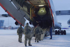 Россия перебрасывает в Казахстан десантников - Видео