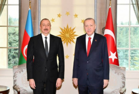 Президент Ильхам Алиев пригласил Эрдогана в Азербайджан