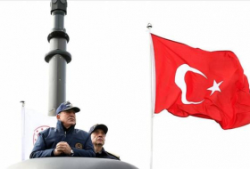 Глава Минобороны Турции запустил с подлодки отечественную торпеду AKYA