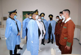 Министр обороны Азербайджана посетил военный госпиталь - Видео