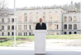 Президент Азербайджана: Уверен, что участники съезда с большим воодушевлением приехали в древнюю Шушу