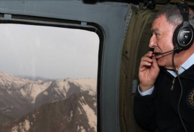 Глава оборонного ведомства Турции посетил границу с Ираком