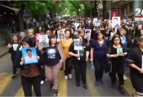В Ереване проходит акция протеста родителей армянских военнослужащих - Видео